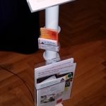 Bodenaufsteller in weiß, schwarz und Edelstahl verfügbar