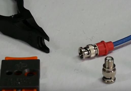 Wiederverwendbarer BNC Kompressions-Stecker für verschiedene Kabelstärken